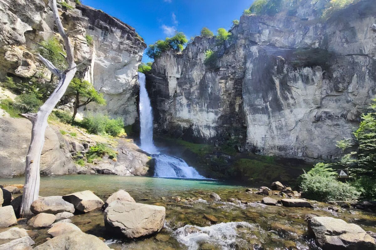 Cascada del Chorrillo del Salto cayendo entre paredes de roca